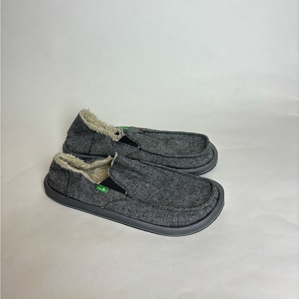 Never worn mens sanuk fur lined